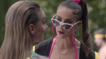 White cat Eye sunglasses worn by Rebeca (Claudia Salas) in Elite (S03E06)