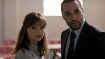 Denim Shirt Cropped de Clara (Jenna Coleman) dans Doctor Who (S08E05)