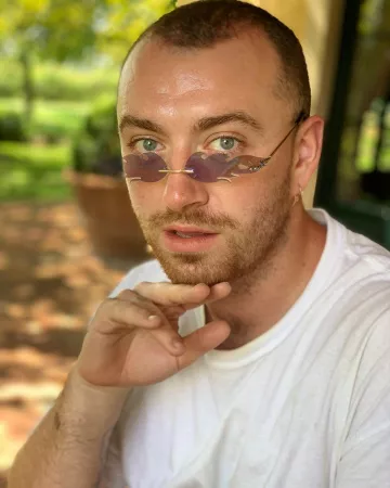 Fashion Fire Flame Sunglasses Rimless de Sam Smith en la cuenta de Instagram @samsmith