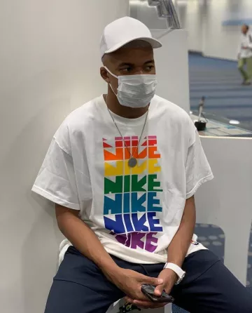 The white t-shirt Nike color Kylian Mbappé on his account Instagram @k. mbappe