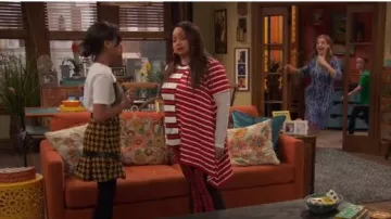 Asym­met­ric T-shirt worn by Raven Baxter (Raven-Symoné) in Raven's Home Season 3 Episode 19
