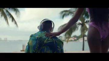 Le casque bBeats blanc de Maes dans Maes - Blanche ft. Booba