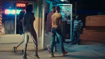 Les baskets Versace de Maes dans son clip Blanche feat. Booba