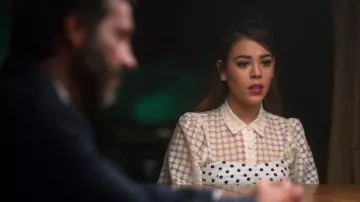 Transluside daisy blouse worn by Lu (Danna Paola) in Elite (S03E01)