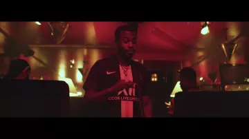 La camiseta del PSG de Chily en Chily - Nos vemos ahora (Clip oficial)