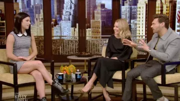 Gianvito rossi Bombas de pelo de becerro con estampado de leopardo usadas por Kelly Ripa en VIVO con Kelly y Ryan 12 de marzo de 2020