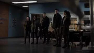 Verte Suede Veste portée par Lucy Chen (Melissa O'Neil) dans La première Saison 2 Épisode 14