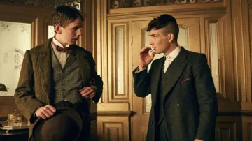 The entire tweed suit and dark grey worn by Thomas Shelby (Cillian Murphy) in the series Peaky Blinders (S02E03)