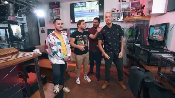 La camiseta de Playstation de Raphaël Carlier en ARCADE BATTLE: pierdes, la dejas crecer durante 6 put*** meses de hazaña. Doigby y Gotaga