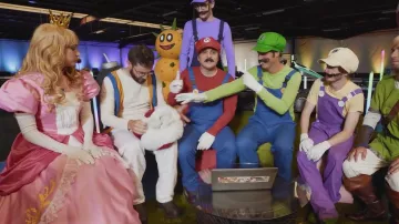 The Costume of Princess Peach from Natoo in MARIO BLUE CARD ALL STAR (feat. Squeezie, Cyril, Natoo, Cyprian, Leo The Pérave)