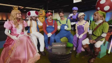 Le déguisement de Link de Squeezie dans MARIO CARTE BLEUE ALL STAR (feat. Squeezie, Cyril, Natoo, Cyprien, Léo Le Pérave)