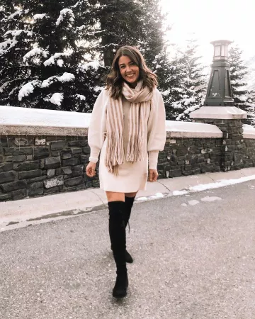 Stuart weitzman Genou Bottes de Liz Adams sur l'Instagram account @lizadams