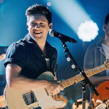 King & tuckfield In­di­go Blue Shirt worn by  Niall Horan The Late Late Show March 9, 2020