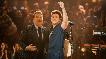 King & tuckfield In­di­go Pleat­ed Trousers worn by  Niall Horan The Late Late Show March 9, 2020