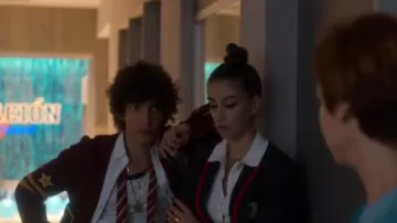 Bur­gundy Lo­go Cardi­gan worn by Valerio (Jorge López) in Elite Season 3 Episode 7