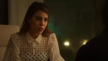 Daisy Mesh Print Blouse worn by Lu (Danna Paola) in Elite Season 3 Episode 1