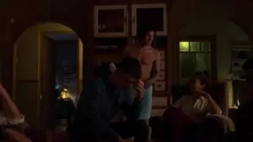 Men's Crew Neck Fleece Sweat­shirt worn by Guzmán (Miguel Bernardeau) Elite Season 3 Episode 3