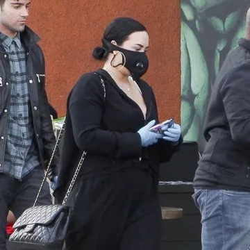 Chanel Shoul­der Bag worn by Demi Lovato Los Angeles March 15, 2020