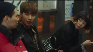 Black Quilt­ed Bag worn by Jo Yi Seo (Kim Da-mi) in Itaewon Class Season 1 Episode 5