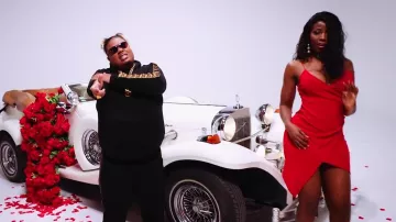 The sweatshirt Fendi worn by Naza in the clip a Minimum of Dinor RTD