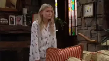 Pj salvage Fa La La Lounge Two-Piece Pa­ja­mas worn by (Natalie Alyn Lind) as seen on The Young and the Restless March 16, 2020