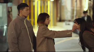 Check Print Blaz­er worn by Jo Yi Seo (Kim Da-mi) in Itaewon Class Episode 5