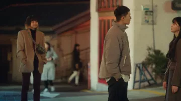 Mi­ni Sac Ba­nane Gate worn by Jo Yi Seo (Kim Da-mi) in Itaewon Class Episode 5