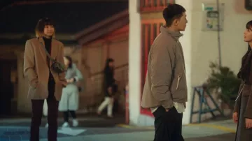 Dark Red Leop­ard Jeans worn by Jo Yi Seo (Kim Da-mi) in Itaewon Class Episode 5