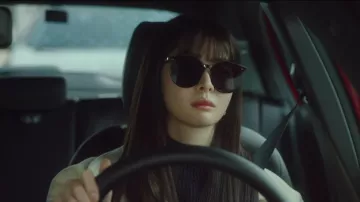 Black Sun­glass­es worn by Oh Soo Ah (Kwon Nara) in Itaewon Class Episode 7
