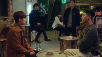 Grey Sweat­shirt worn by Park Sae Ro Yi (Park Seo-joon) in Itaewon Class Episode 8