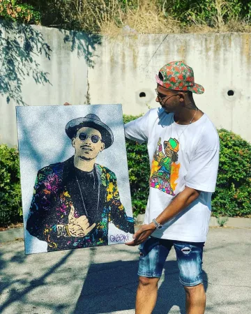 The t-shirt Supreme Motolov worn by Greg Yega on his account Instagram @greg_yega