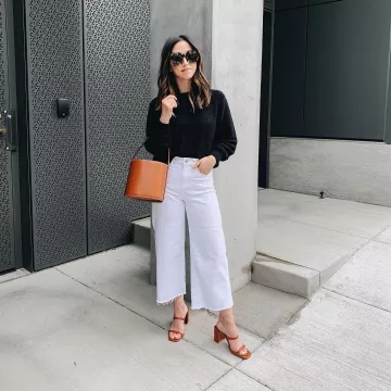 Staud Leather Buck­et Bag of Crystalin Da Silva on the Instagram account @crystalinmarie
