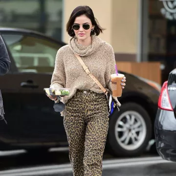 Gafas de sol ray ban hexagonales de lente plana usadas por Lucy Hale Los Ángeles 17 de marzo de 2020