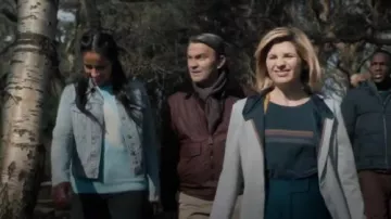 Blue Star Cavalier porté par Yasmin Khan (Mandip Gill) Doctor Who Saison 11 Épisode 8