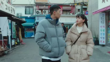 Beige Puffer Jack­et worn by Oh Soo Ah (Kwon Nara) in Itaewon Class Season 1 Episode 6