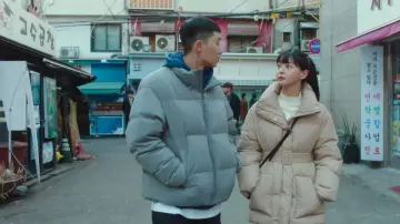 Beige Puffer Jack­et worn by Oh Soo Ah (Kwon Nara) in Itaewon Class Season 1 Episode 6