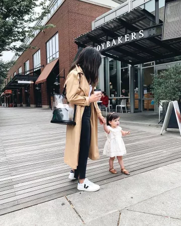 Sneak­ers White of Crystalin Da Silva on the Instagram account @crystalinmarie