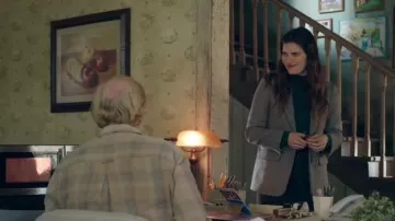 Blazer gris de espiga usado por Rio (Lake Bell) en Bless This Mess Temporada 2 Episodio 15