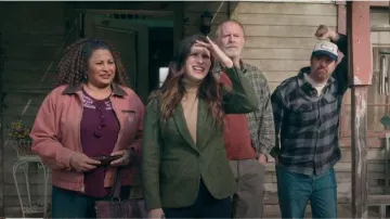 Blazer de espiga verde usado por Rio (Lake Bell) en Bless This Mess Temporada 2 Episodio 15