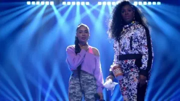 Chaqueta estampada usada por Porsha (Ta'Rhonda Jones) en Empire Temporada 6 Episodio 13