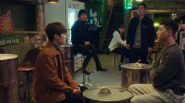 Green Sweat­shirt worn by Park Sae Ro Yi (Park Seo-joon) in Itaewon Class Season 1 Episode 8