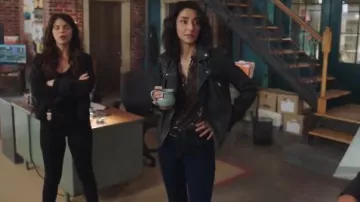 Chaqueta de cuero usada por la agente especial Hannah Khoury (Necar Zadegan) en NCIS: New Orleans Temporada 6 Episodio 16