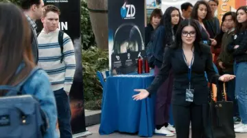 Black Leather Tote Bag worn by Alex Dunphy (Ariel Winter) in Modern Family Season 11 Episode 15