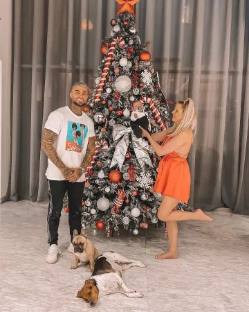 The t-shirt Supreme worn by Thibault Garcia on his account Instagram @thibaultgarcia