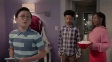 Rouge Mini Jupes en Denim porté par Diane Johnson (Marsai Martin), en black-ish Saison 6 Épisode 18