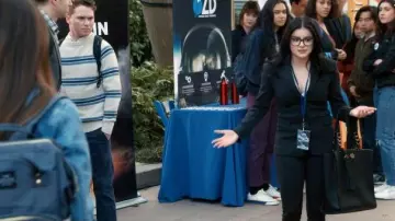 Black Skin­ny Leg­ging worn by Alex Dunphy (Ariel Winter) in Modern Family Season 11 Episode 15