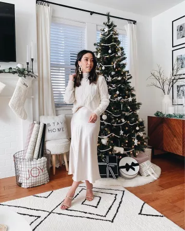 Sweater White of Crystalin Da Silva on the Instagram account @crystalinmarie