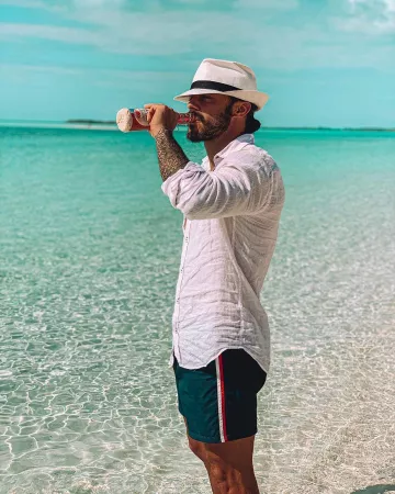 Le chapeau style panama porté par Benjamin Samat sur son compte Instagram @benji_samat