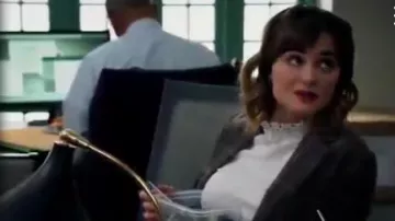 Plaid Blazer porté par Samantha Powell (Audrey Corsa) dans Toute la Remontée de la Saison 1 Épisode 18