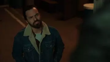 Chaqueta de lana de mezclilla usada por Grey McConnell (Jake Johnson) en Stumptown Temporada 1 Episodio 17